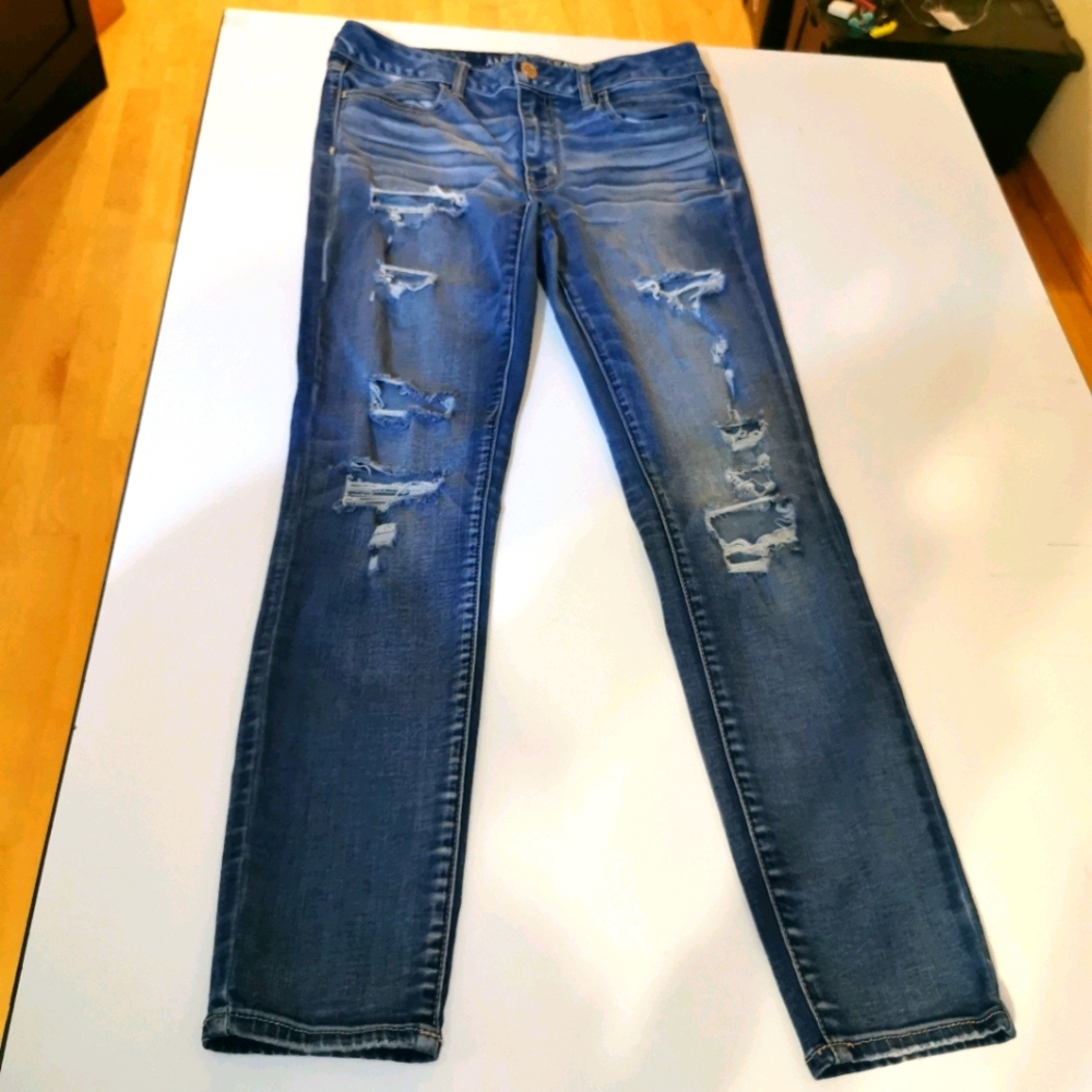 AE Size 6, Distress Super Stretch Jeggings Jeans 6